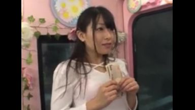 ♡清楚な女子大生の盛マンはマンスジがくっきり出ちゃって愛液で濡れていっちゃう♡お金持ったままチンポ欲しがる痴女のthumbnail