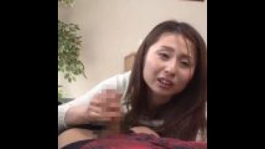 【前田可奈子】すごく固くなってる！彼女のお母さんに誘惑されて・・馬乗り騎乗位で腰振りセックス！のthumbnail