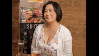 ☆人妻ナンパ☆　４９歳だという性事情から遠ざかるアラフィフ世代に突入した真面目タイプの人妻がとびきりスケベな淫乱メス犬に豹変！パート帰りに立ち寄った近所の居酒屋で知り合った年下男子にオンナとして求められてソノ気になった絶対に浮気なんてしそうにない人妻が魅せる淫らな姿を見逃すな！のthumbnail
