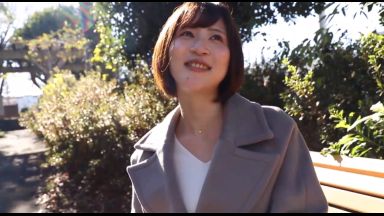 【ＡＶ出演・欲求不満妻】奥に、奥に当たってるぅ！性欲を男優相手に発散・・久しぶりのチンポに悶える人妻のthumbnail