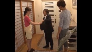 ♥母子相姦「いってらっしゃい…♥」母と息子はそのまま玄関でハメ狂っちゃう「イクぅぅ…あっドピュ…♥もう1回挿入して…おねがい」のthumbnail
