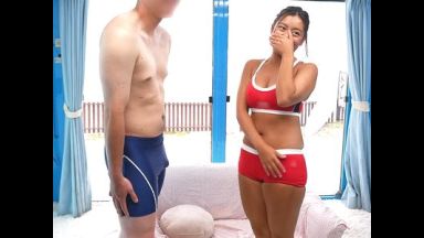 【マジックミラー】日焼け跡ボディの美女ライフセーバーが童貞のオナニーをお手伝い⁉中出しされてしまうエロ筆おろしセックス！のthumbnail