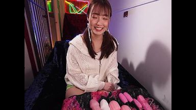 《現役女子大生×潮吹き》お堅い家庭で育った現役女子大生さん敏感ボディ責められ感じまくりがエロいっすｗｗｗのthumbnail